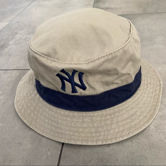 MLB Other - New York Yankees Baseball Vintage bucket hat tan S/M adult
